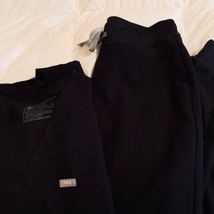 Figs scrub set. Top size small. Zamora jogger bottoms in size petite small.